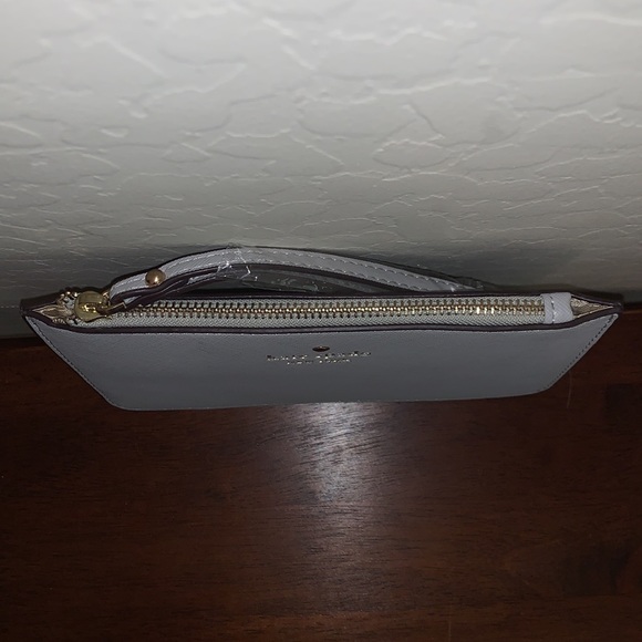 KATE SPADE NEW YORK CEDAR STREET BRAND NEW LIGHT GREY LEATHER WRISTLET - Picture 10 of 11